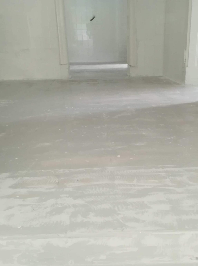 Csempeburkolat műgyantazása