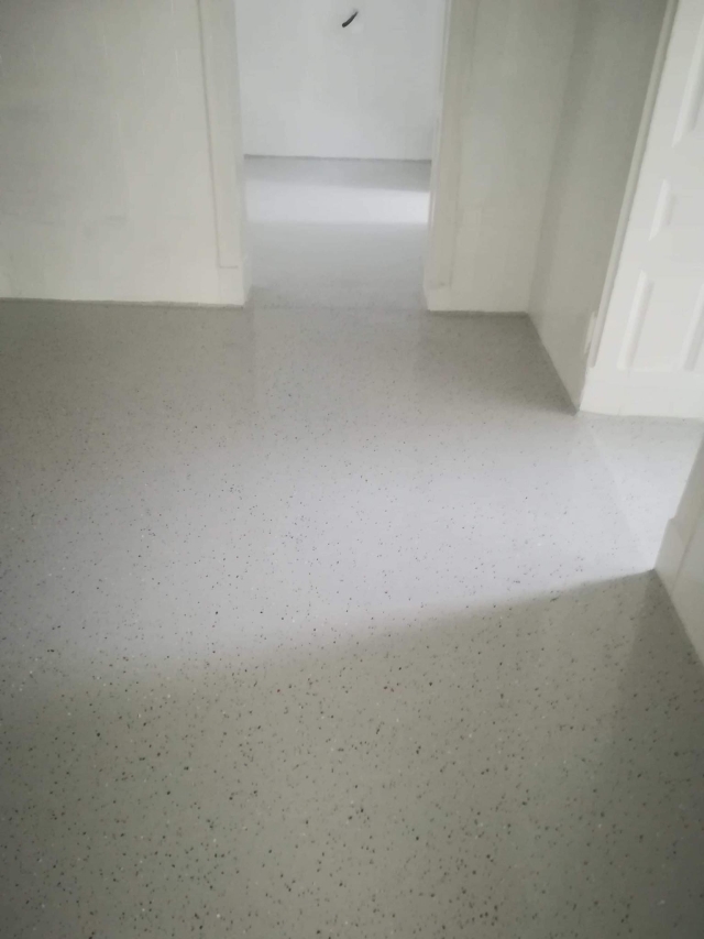 Csempeburkolat műgyantazása