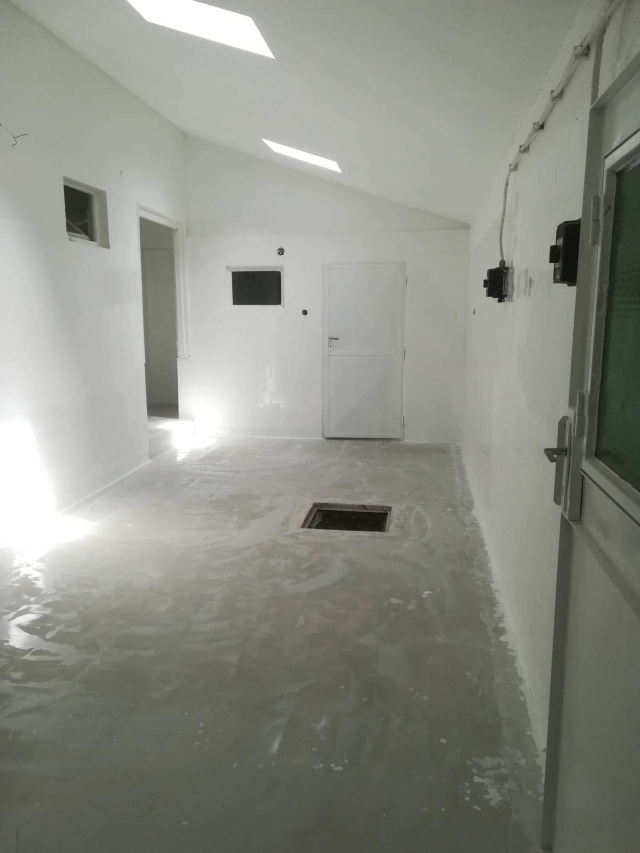 Csempeburkolat műgyantazása