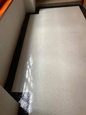 Műgyantázás dekorcsíkkal